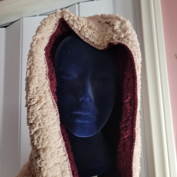 Teddy 🧸 sweater - Picture 2 of 5